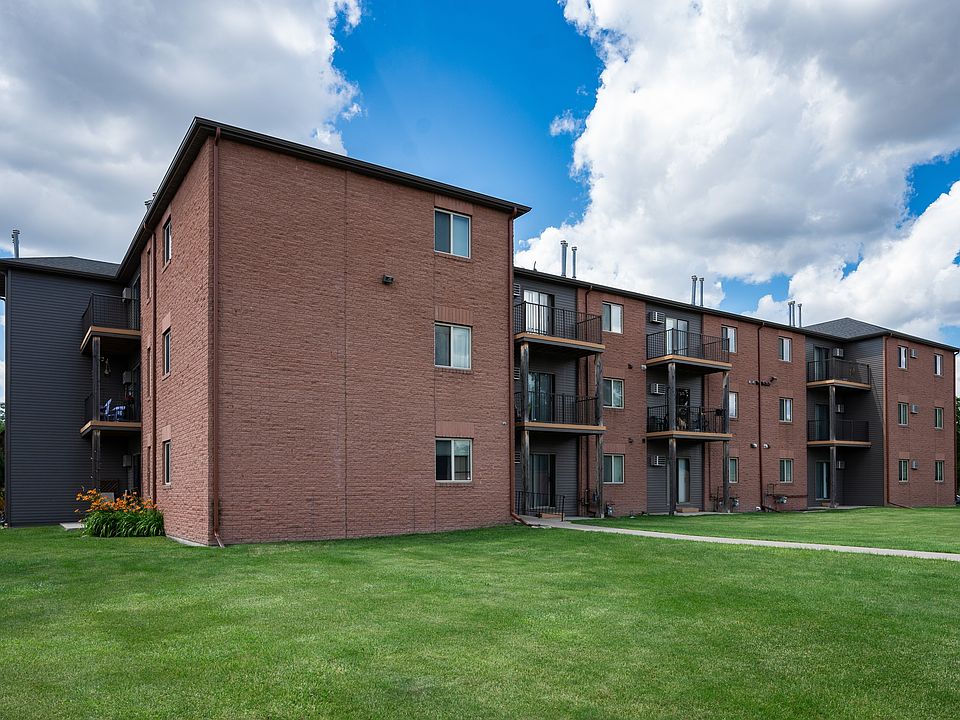 Fargo, ND Westview Towers Apartments | Exterior