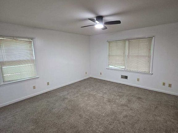 3rd image of 1416 Johnston Dr