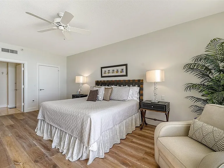 1800 Benjamin Franklin Dr #906-B — Photo 7