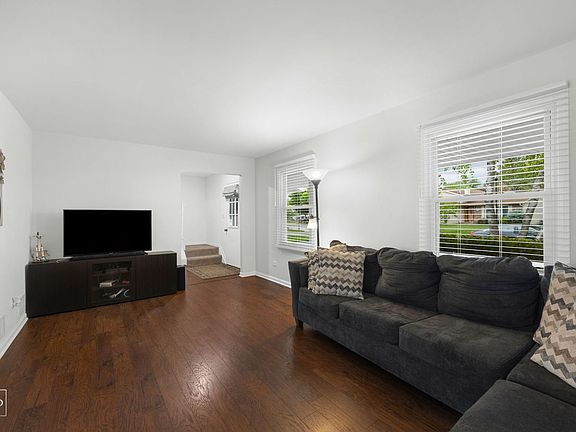4th image of 1917 N High Grove Ln