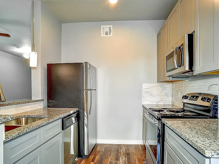 1420 Park Pl — Photo 8