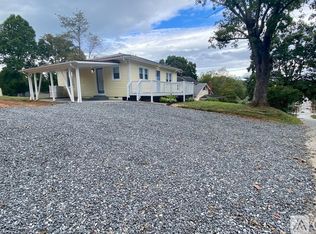 218 Willow St SW, Lenoir, NC 28645