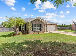 411 Londonberry Dr, Dothan, AL 36303