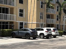 619 E Sheridan St, Dania, FL