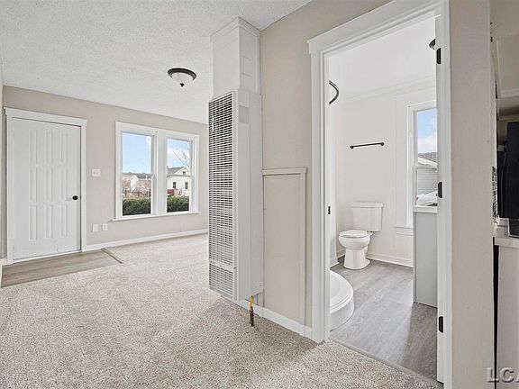 3rd image of 1557 Naomi Ave