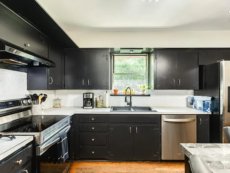 708 Western Ave — Photo 5