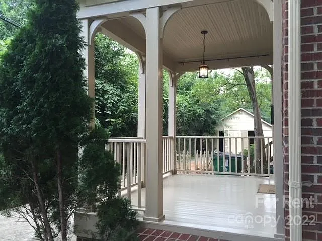 2 bed, 1.5 bath, 1200 sqft, $2,750 — Photo 2