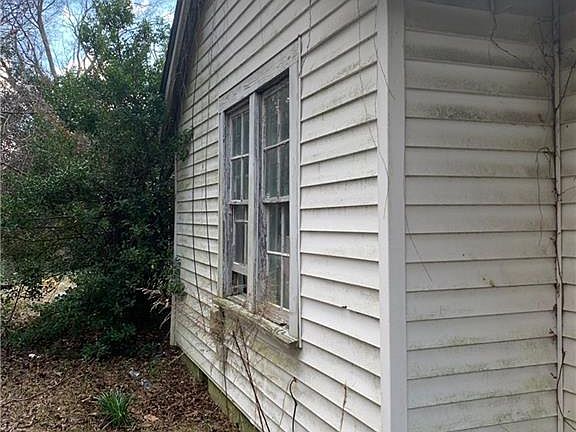 2nd image of 114 Mary St