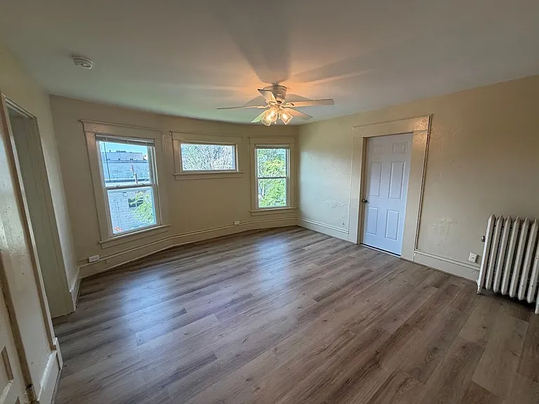 611 Kellogg Ave — Photo 12