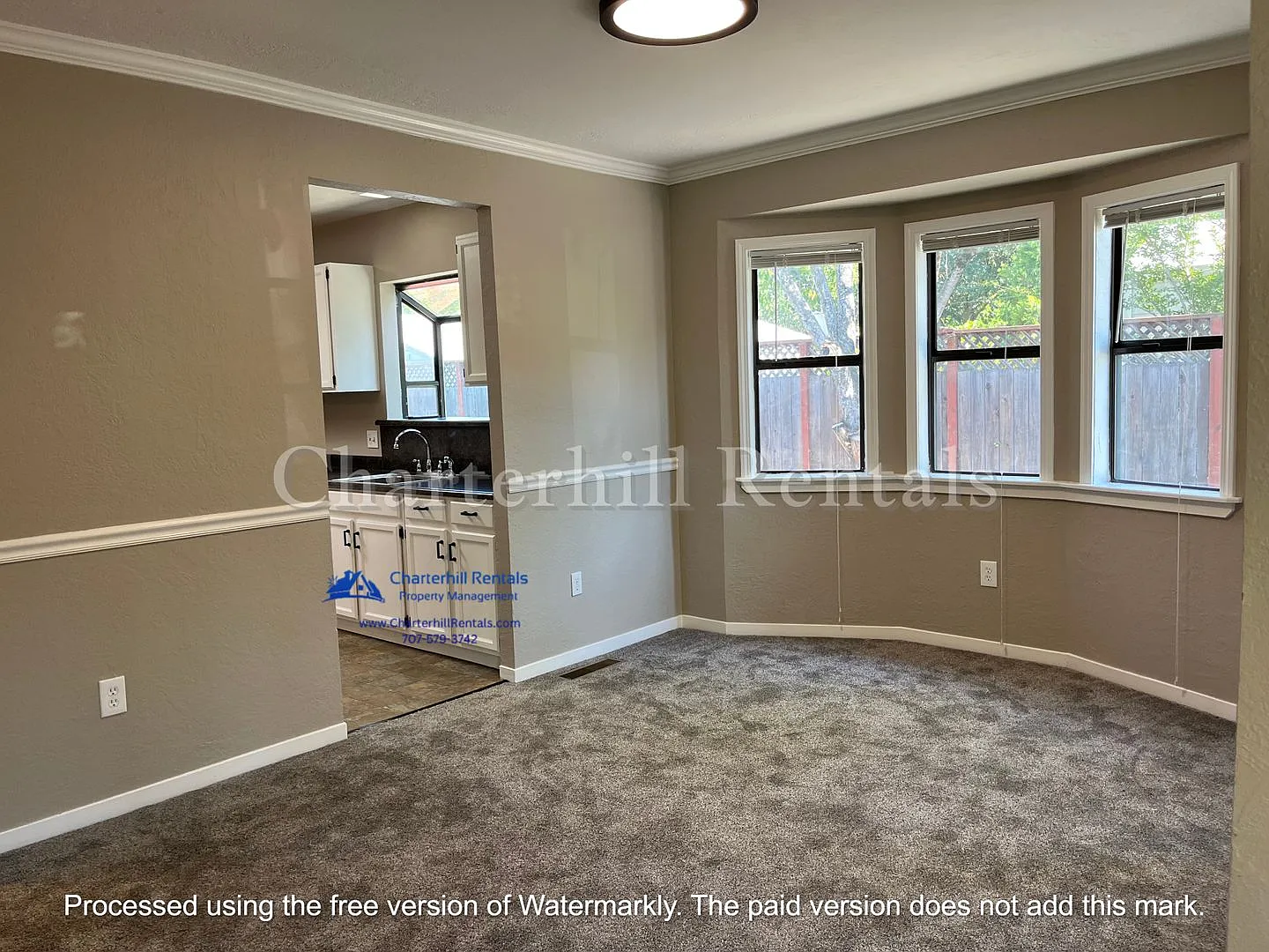 Charming, updated home in convenient SWSR location — Photo 3