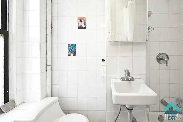 Rented by EXR | media 9