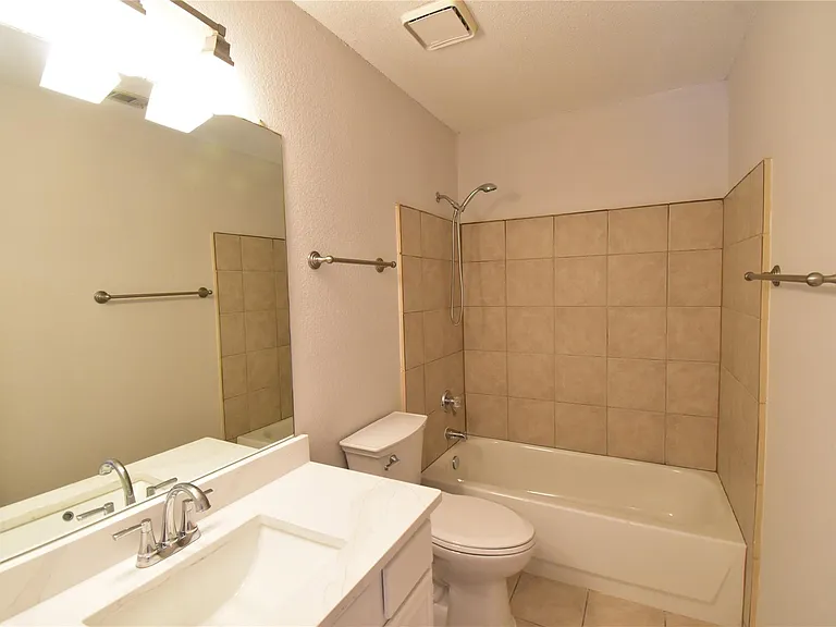7837 Roundtable Rd — Photo 16