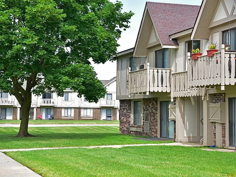 Beacon Hill and Great Oaks Apartments — Photo 16