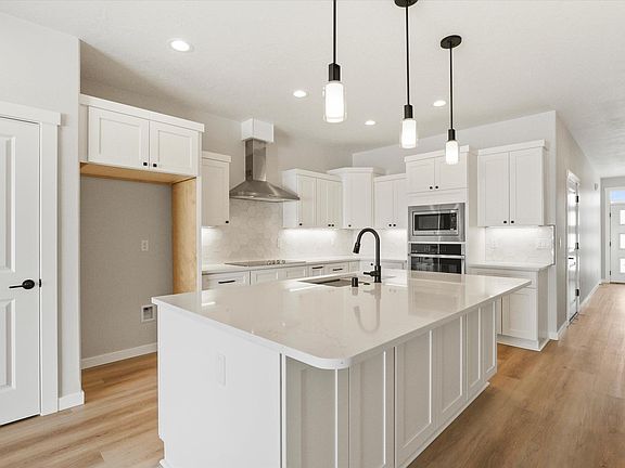 3rd image of 1105 Fairhaven Loop