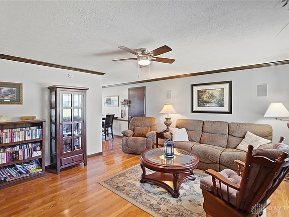 4th image of 7820 Redbank Ln