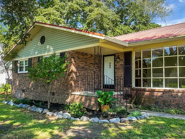 2792 Dantzler Dr, North Charleston, SC 29406