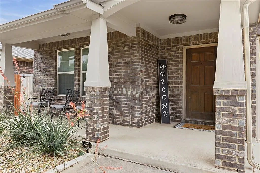 4 bed, 3.0 bath, 2586 sqft, $2,650 — Photo 3