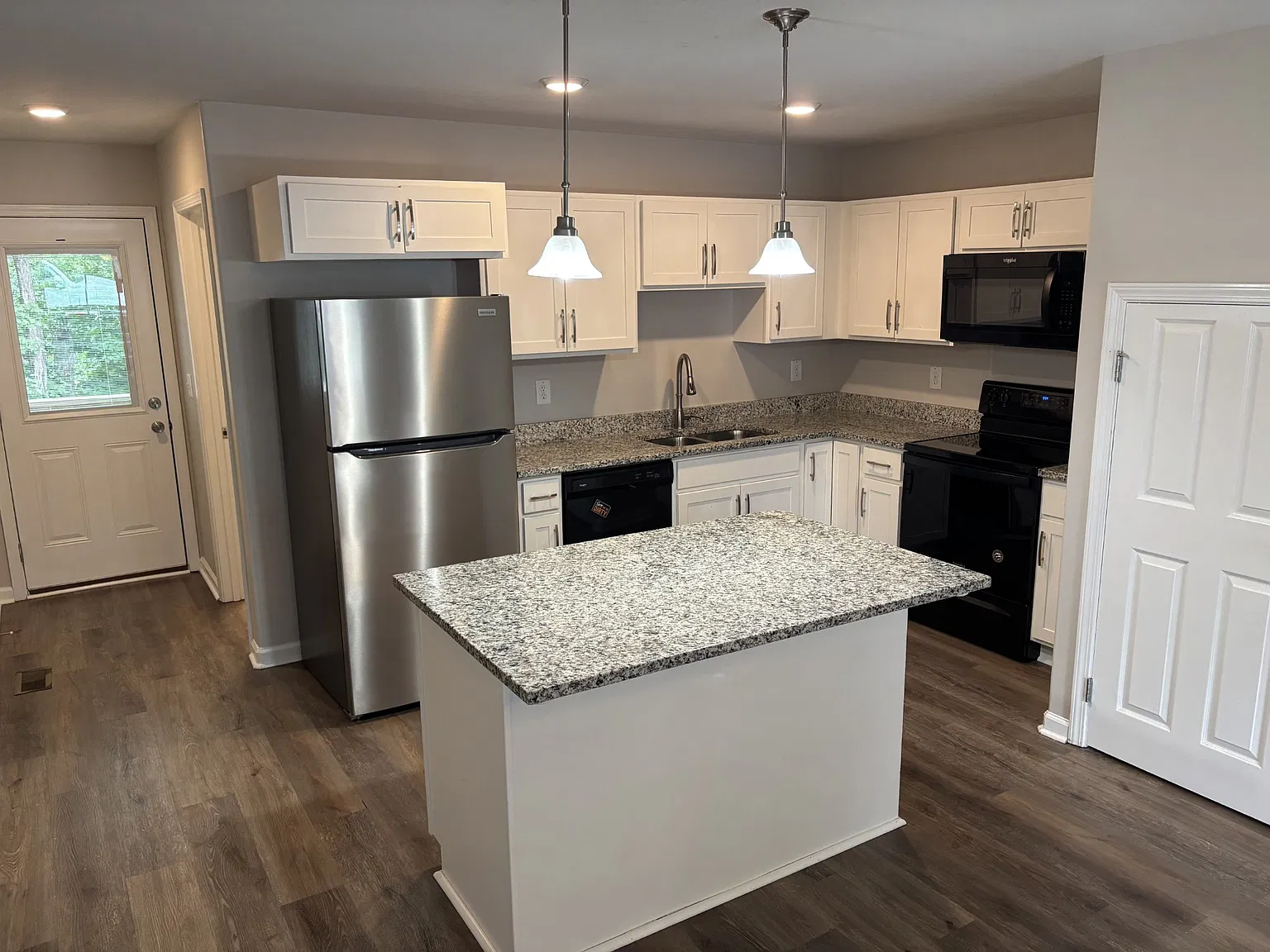 2 bed, 2.5 bath, 1100 sqft, $1,095 — Photo 4