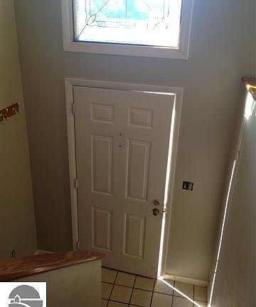 3rd image of 853 N Glastonbury Cir