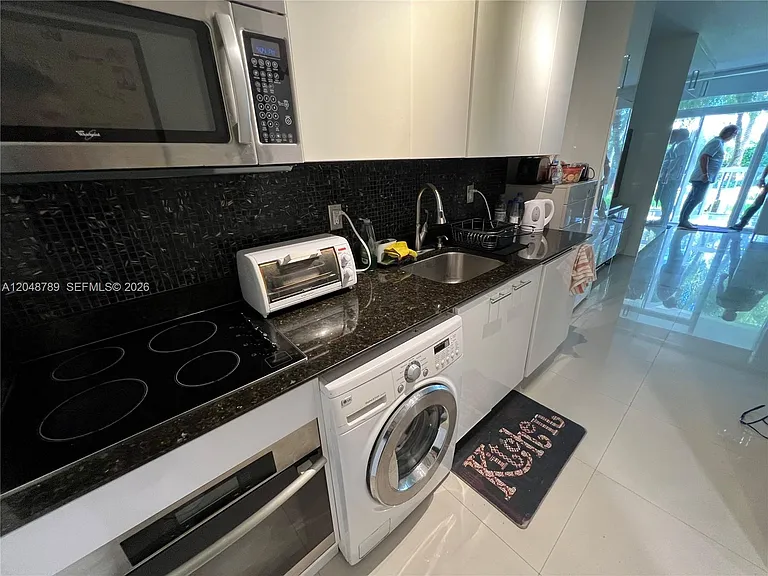 10275 Collins Ave #112 — Photo 28