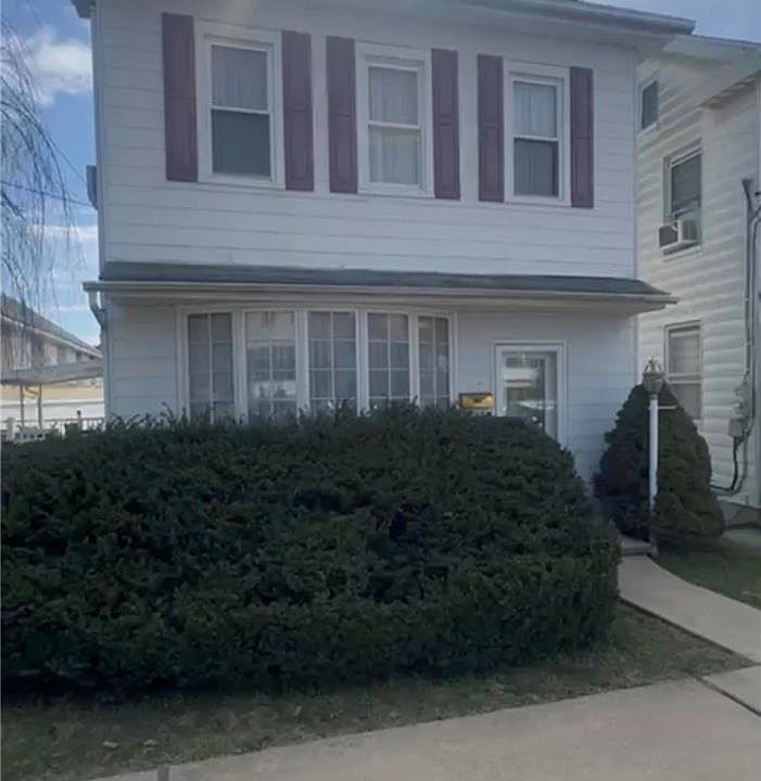 1st image of 207 Chestnut St