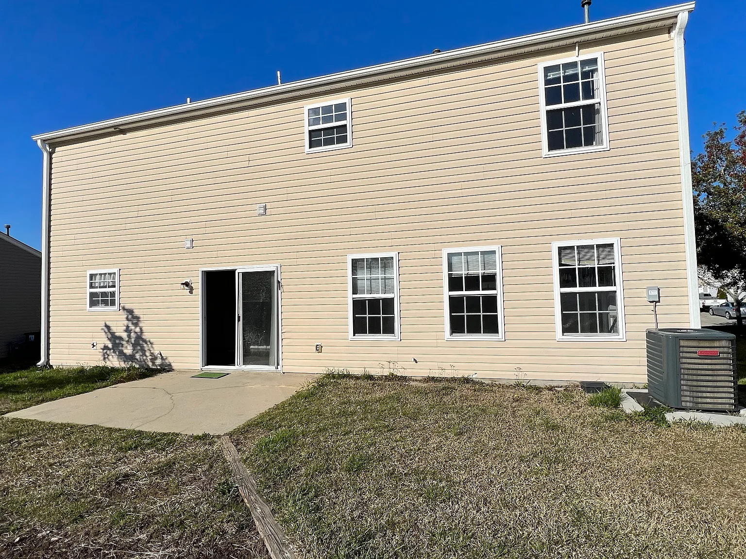 3 bed, 1715 sqft, $2,300 — Photo 3