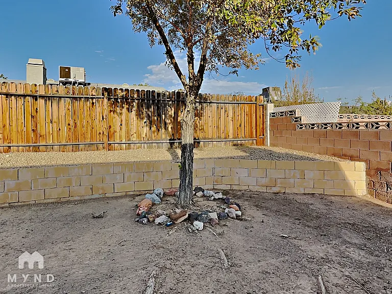 261 Queen Marie Ct — Photo 22