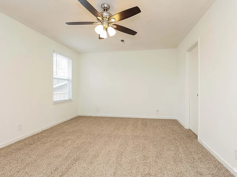 124 Cedarmont Cir — Photo 13