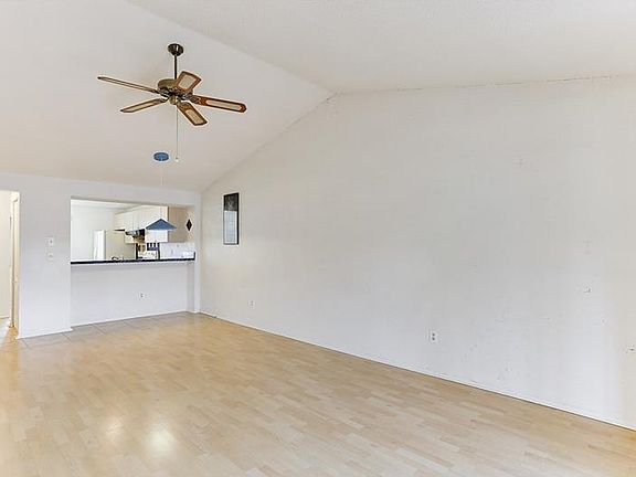 5th image of 318 Lake Placid Ct