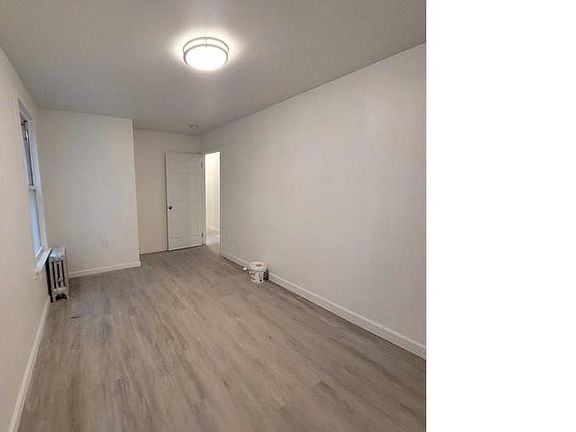 5th image of 302 S 1st Ave #1