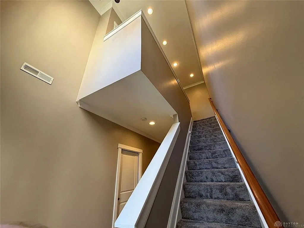 3 bed, 2.5 bath, 1972 sqft, $2,295 — Photo 4