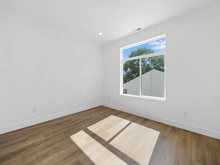4429 S Fairbourne Ave #102 — Photo 8