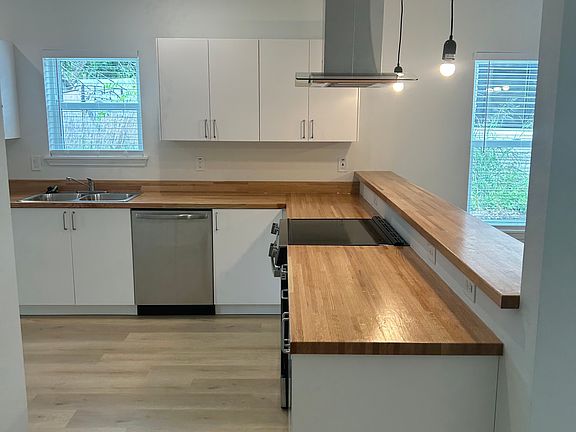 5th image of 123 Montrose St