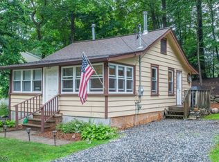 43 Eatontown Rd, Hewitt, NJ 07421