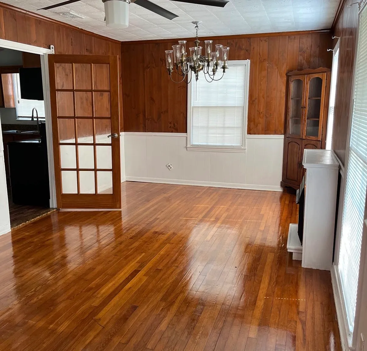1031 Oakland Drive - 1 — Photo 1