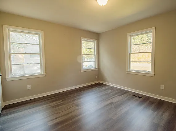 373 Belcher Dr — Photo 7