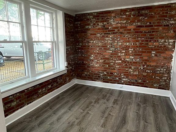 5th image of 219 Saint Helens Ave #105