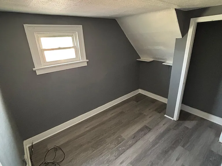 1402 Prouty Ave — Photo 5