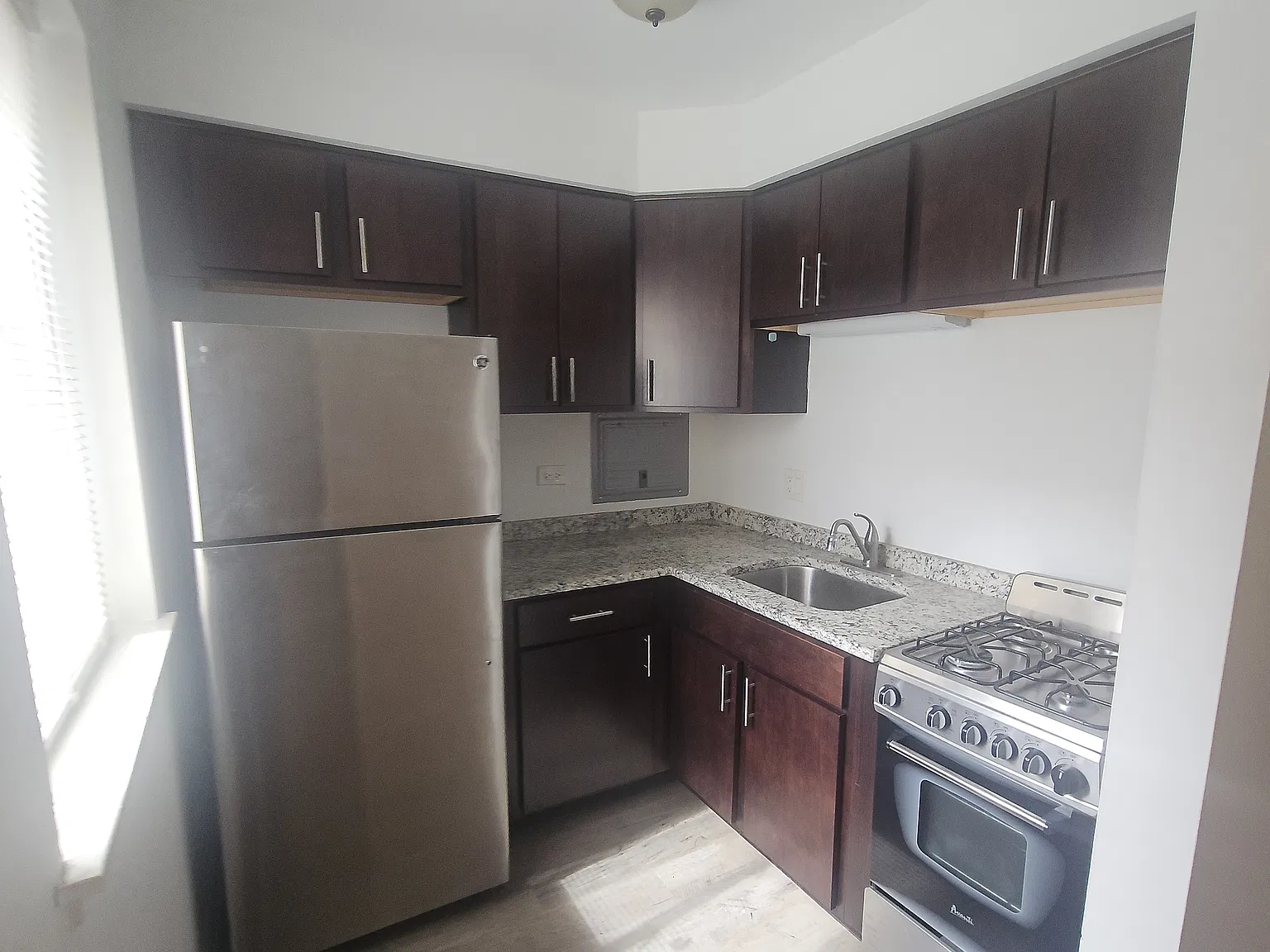 Studio, 550 sqft, $1,295 — Photo 2
