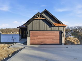 8111 Oak Ridge Dr, Dexter, IA 50070