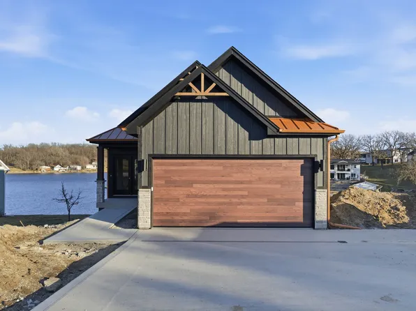 8111 Oak Ridge Dr, Dexter, IA 50070