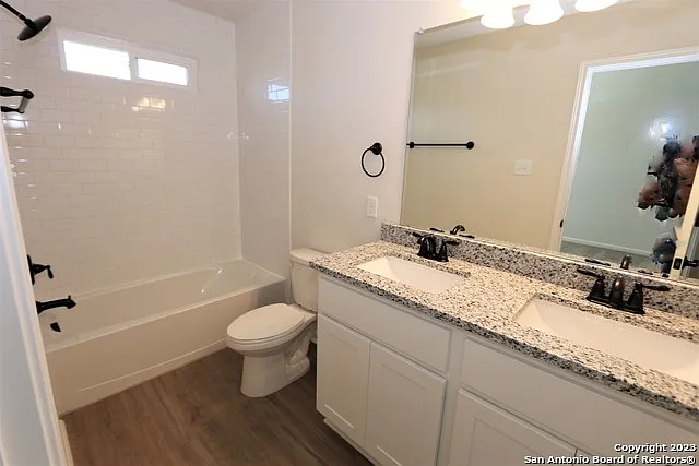 2203 Lynwood Bnd #101 — Photo 9