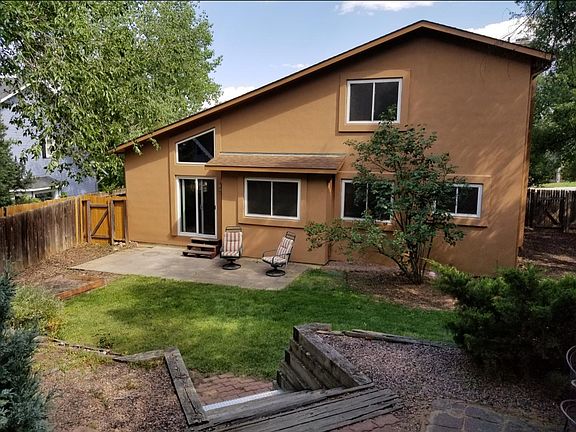 SUMMER PIC OF PRIVATE BACK YARD