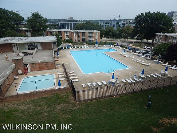3rd image of 2622 Redcoat Dr APT 1C