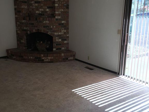 Gas corner fireplace