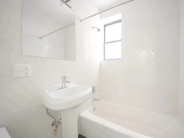 213 Wainwright St #303A — Photo 5