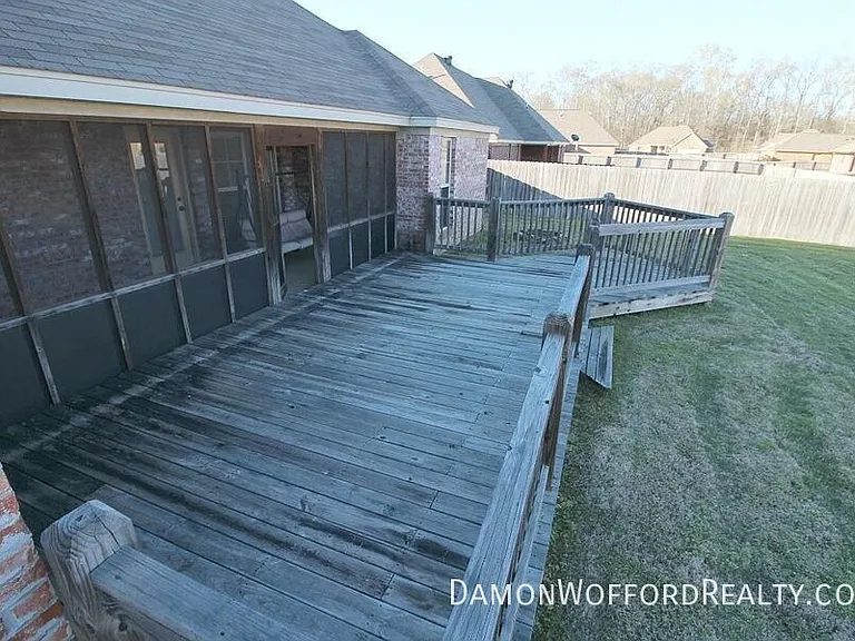 614 Oak Park Cir — Photo 3
