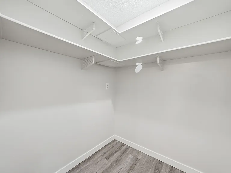 633 28th St W — Photo 12