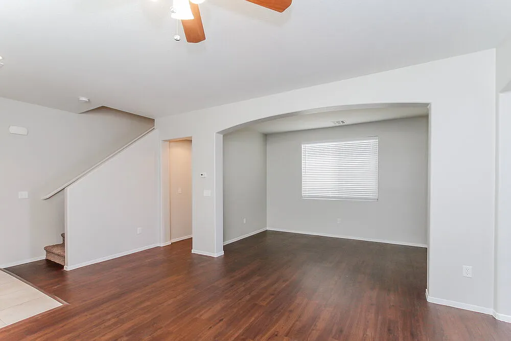 3 bed, 2.5 bath, 1727 sqft, $2,100 — Photo 3