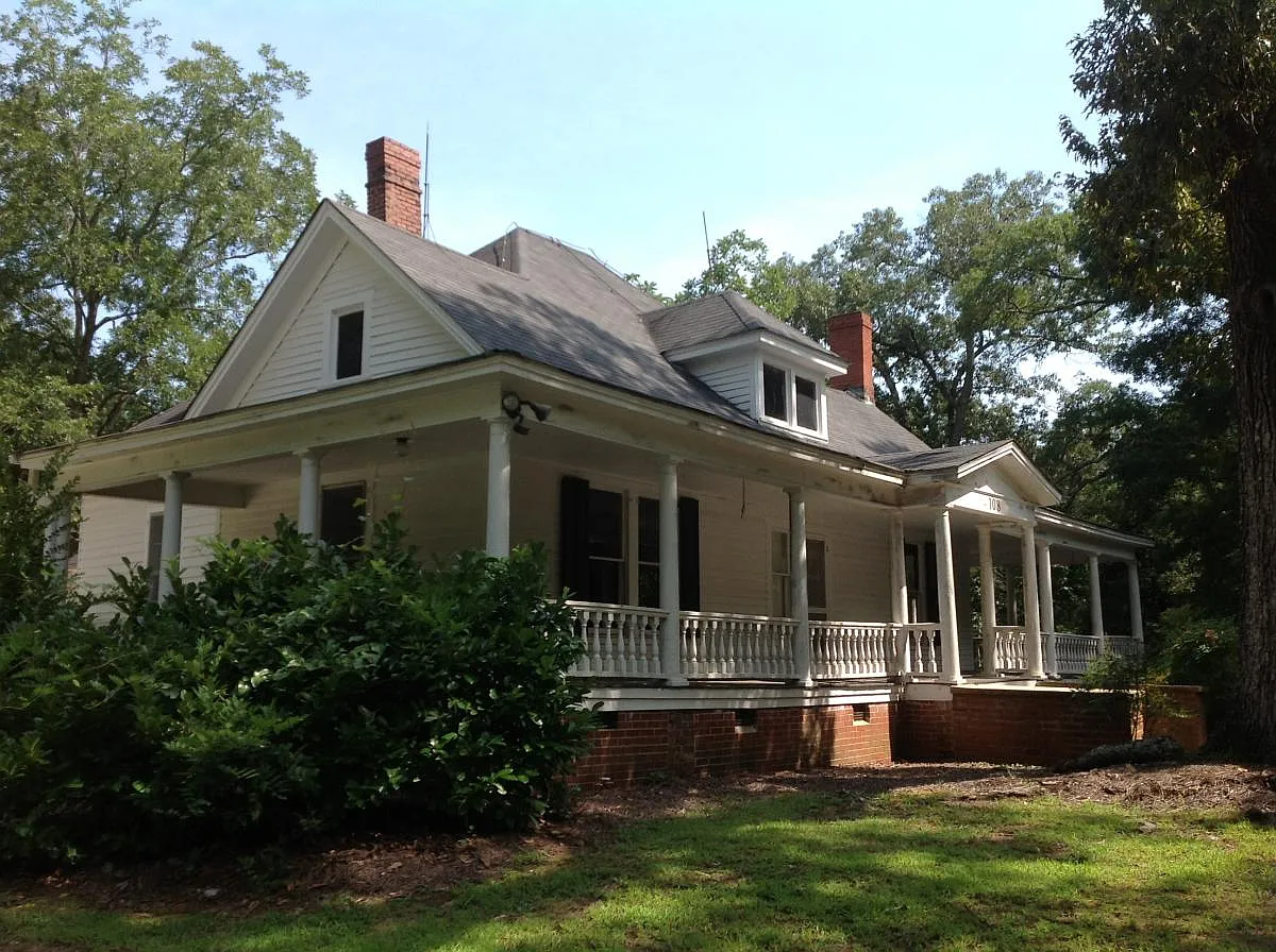 3 bed, 1.5 bath, 1850 sqft, $1,750 — Photo 1